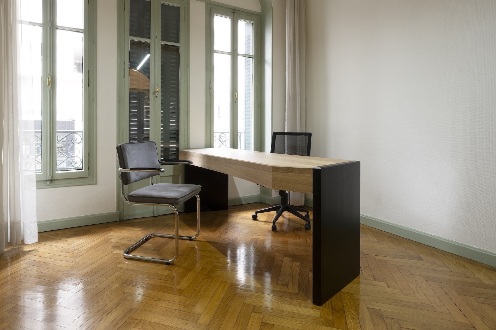 Bureau avec fenêtre