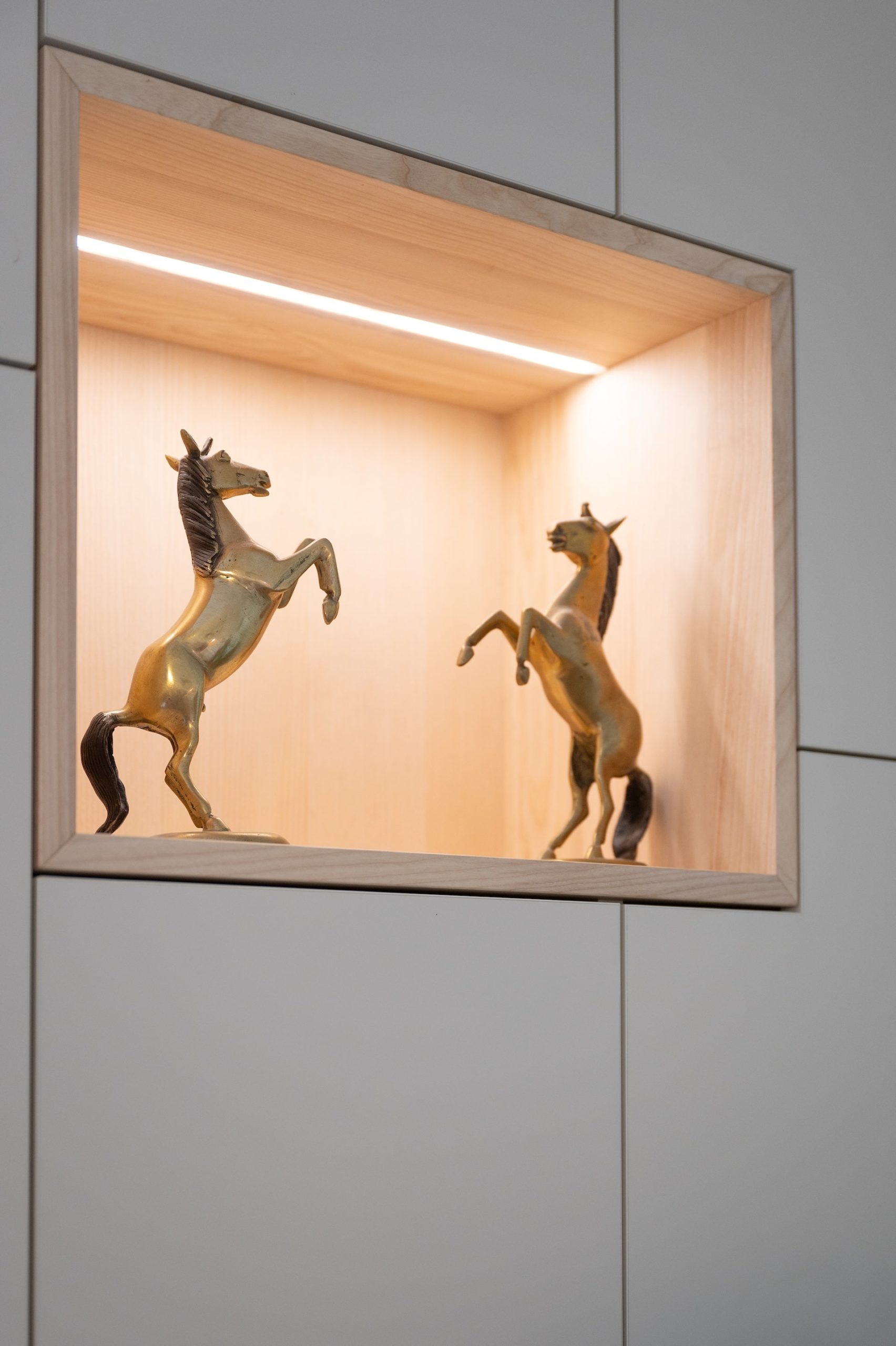 déco chevaux vue complète de la bibliothèque secondaire en bois